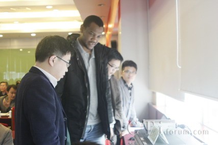 技術人員現(xiàn)場演示NC5200D一體化融合通信系統(tǒng)